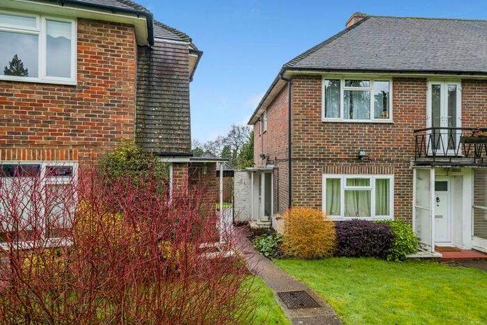 2 Bedroom Maisonette To Rent In Merrywood Park, Reigate, RH2