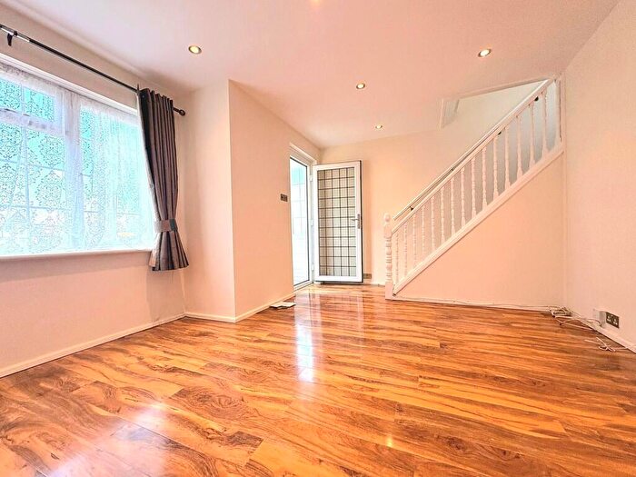 3 Bedroom Semi-Detached House For Sale In Boxtree Lane, Harrow, HA3
