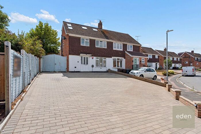 4 Bedroom Semi Detached House For Sale In Oak Drive, Larkfield, ME20