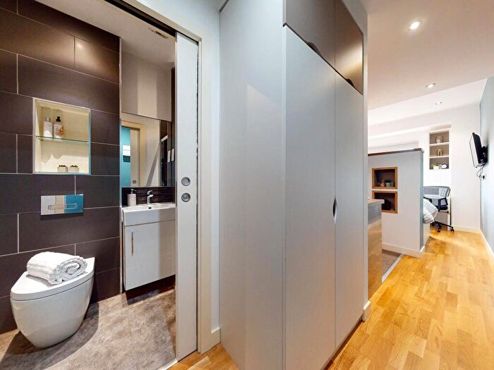 Apartment To Rent In Apt, Q Two Residence #, LS1