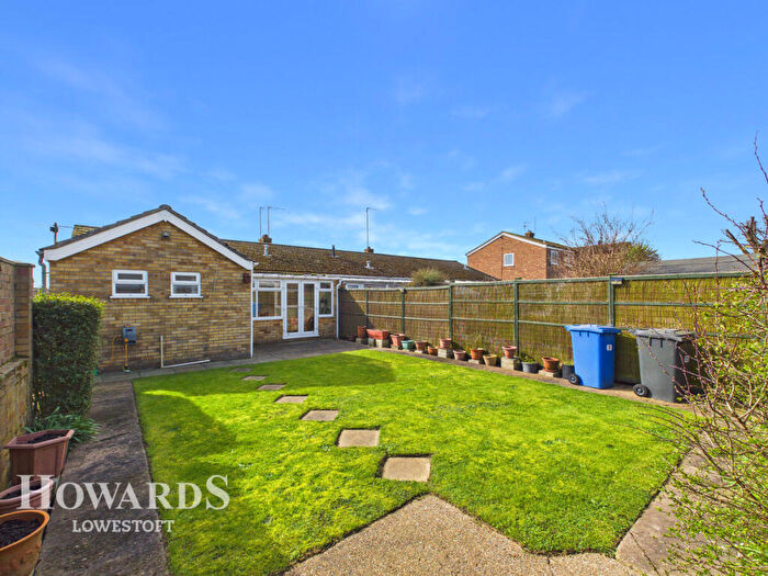 4 Bedroom Terraced Bungalow For Sale In Mclean Drive, Lowestoft, NR33
