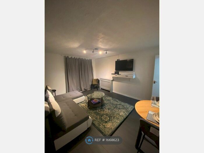 1 Bedroom Flat To Rent In Badby Close, Manchester, M4