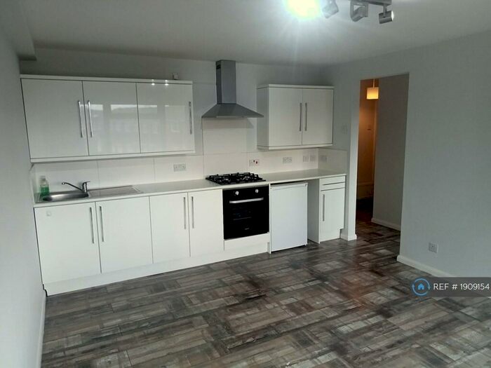 2 Bedroom Flat To Rent In Sullivan Road, Camberley, GU15