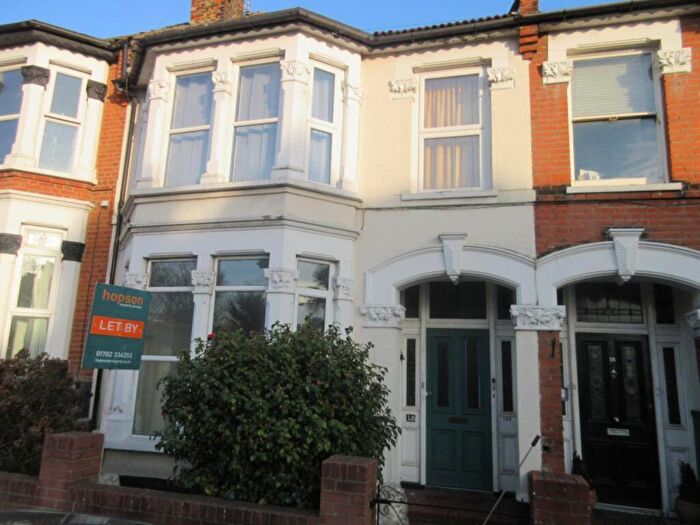 2 Bedroom Flat To Rent In GfF Westcliff Avenue, Westcliff On Sea, SS0