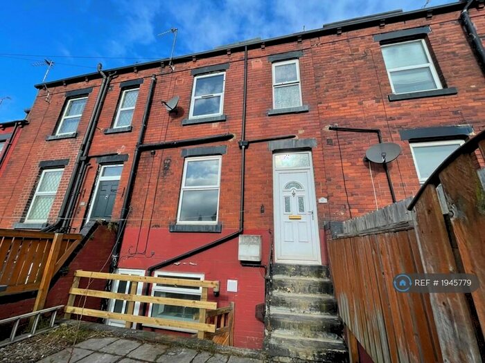 2 Bedroom Terraced House To Rent In Longroyd Grove, Leeds, LS11