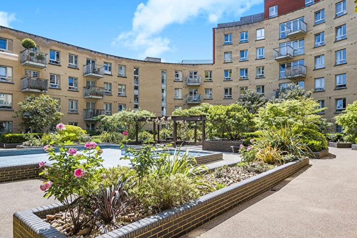 3 Bedroom Flat To Rent In Carronade Court, Eden Grove, N7