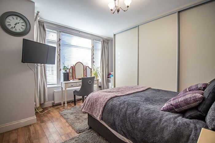 1 Bedroom Flat For Sale In Lifstan Way, Southend-on-Sea, SS1