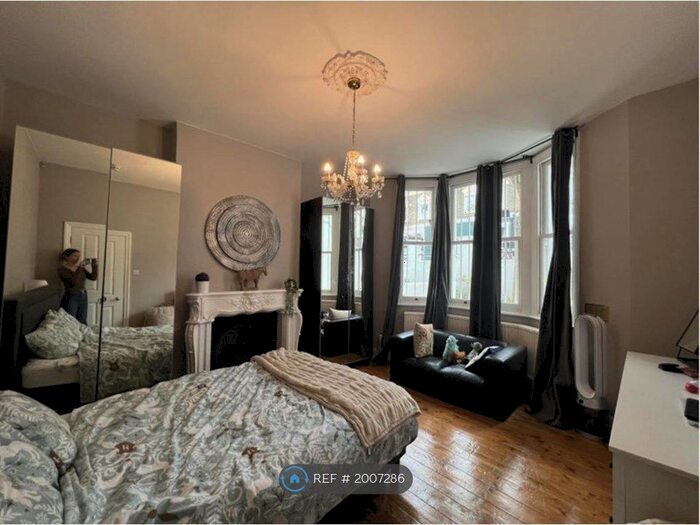 2 Bedroom Flat To Rent In Loftus Rd, London, W12