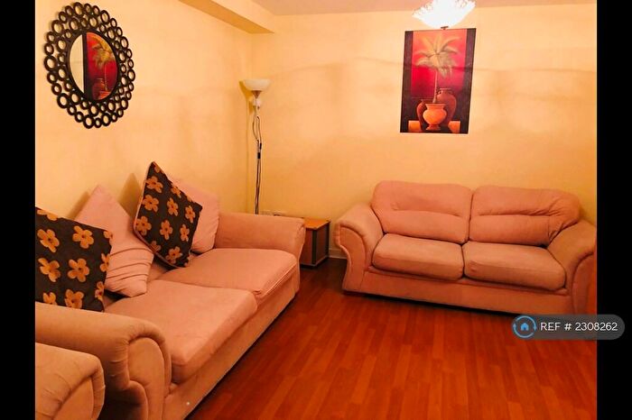 2 Bedroom Flat To Rent In Hawkhill Close, Edinburgh, EH7