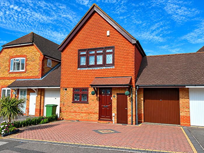 1 Bedroom Detached House For Sale In Grafton Way, West Molesey, KT8