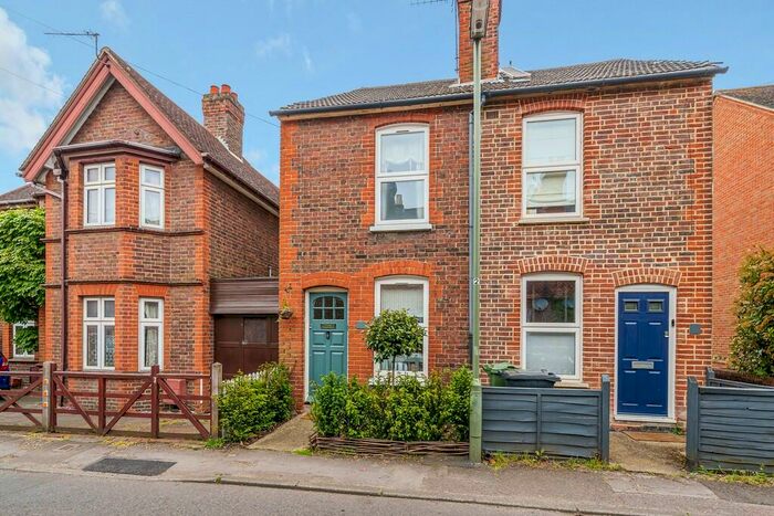 3 Bedroom Semi-Detached House To Rent In Weyside Road, Guildford, GU1
