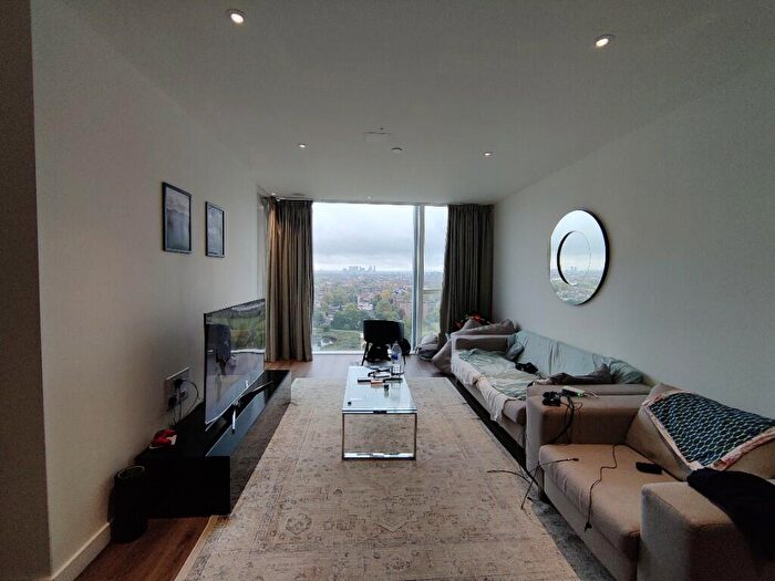 2 Bedroom Flat To Rent In Devan Grove, London, N4