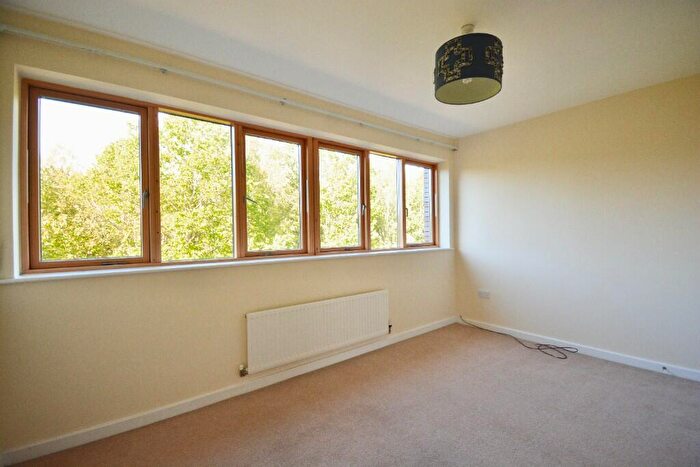 3 Bedroom Flat To Rent In Huntley Crescent, Milton Keynes, MK9