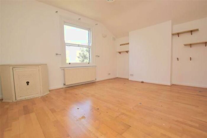 1 Bedroom Flat To Rent In Fernwood Avenue, Streatham, SW16
