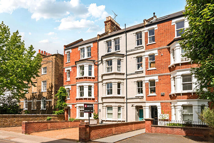 2 Bedroom Apartment For Sale In Kennington Park Place, London, SE11