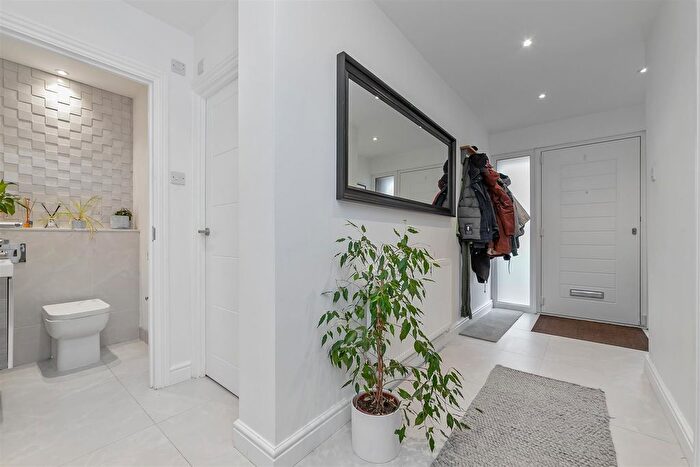 5 Bedroom Detached House For Sale In Toulmin Drive, St.Albans, AL3