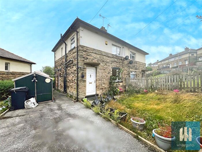 3 Bedroom Semi-Detached House For Sale In Oaklands, Rastrick, Brighouse, HD6
