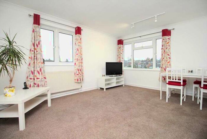 2 Bedroom Apartment To Rent In Mayfield Gardens, Brentwood, CM14