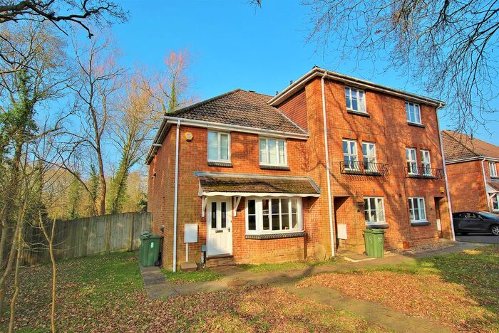 4 Bedroom Semi-Detached House To Rent In St Marys Way, Guildford, Surrey, GU2