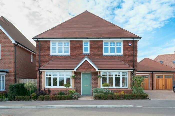4 Bedroom Detached House For Sale In Kensett Avenue, Southwater, RH13