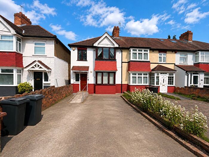 3 Bedroom Semi Detached House For Sale In London Road, Isleworth, Gretaer London, TW7