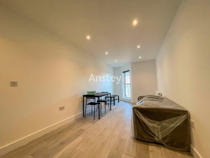 2 Bedroom Flat To Rent In Portswood Road, Southampton, SO17