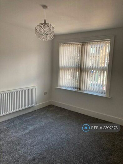3 Bedroom Flat To Rent In Rear Of Kings Road, Harrogate, HG1