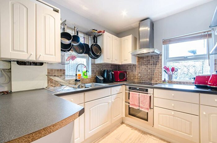 2 Bedroom Flat To Rent In Kimber Road, Wandsworth, London, SW18