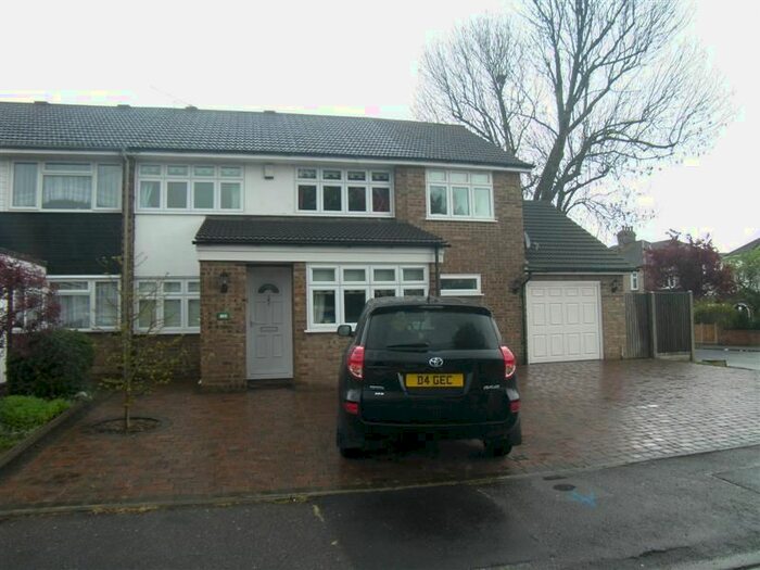 4 Bedroom Semi-Detached House To Rent In Cobill Close, Hornchurch, RM11