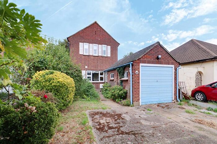 Detached House For Sale In Berwick Road, Rainham, RM13