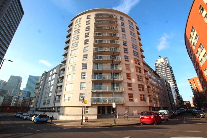 3 Bedroom Apartment To Rent In Blackwall Way, London, E14