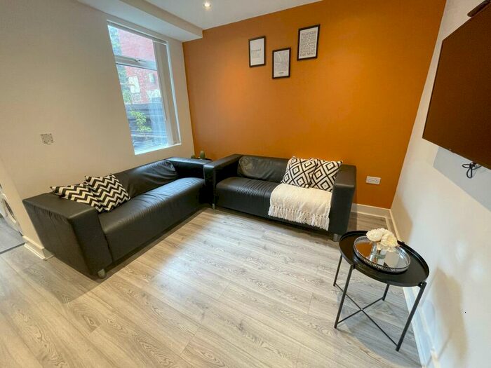 5 Bedroom House To Rent In Romer Road, L6