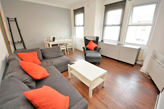 2 Bedroom Maisonette To Rent In University Road, Tooting, London, SW19