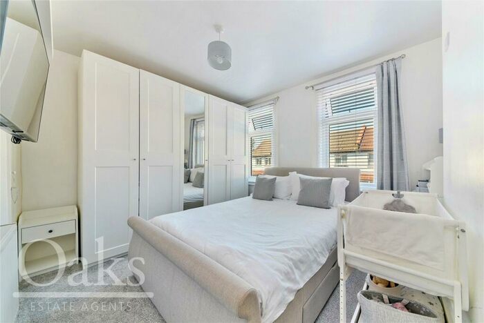 2 Bedroom Terraced House For Sale In Lakehall Road, Thornton Heath, CR7