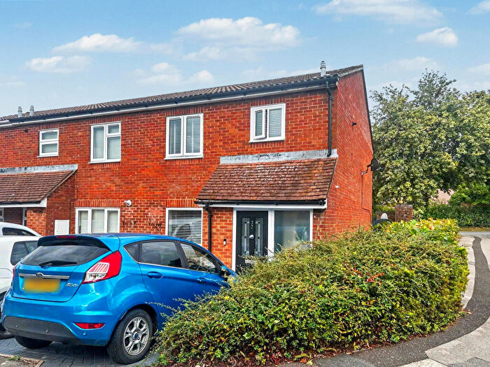 3 Bedroom End Of Terrace House For Sale In Carmichael Way, Basingstoke, RG22