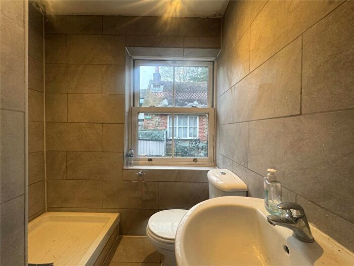 Studio To Rent In Copthorne Common, Copthorne, West Sussex, RH10