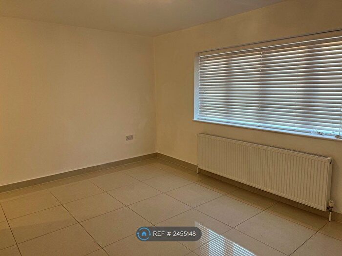 2 Bedroom Flat To Rent In High Street, Grays, RM17