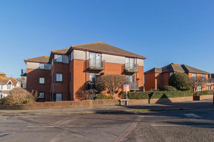 2 Bedroom Flat For Sale In Greyfriars Court, George Hill Road, Kingsgate, Kent, CT10