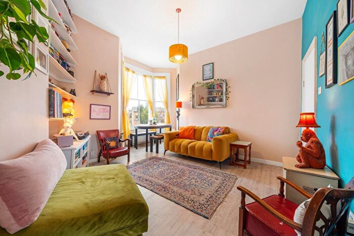 2 Bedroom Flat For Sale In Stockwell Road, SW9