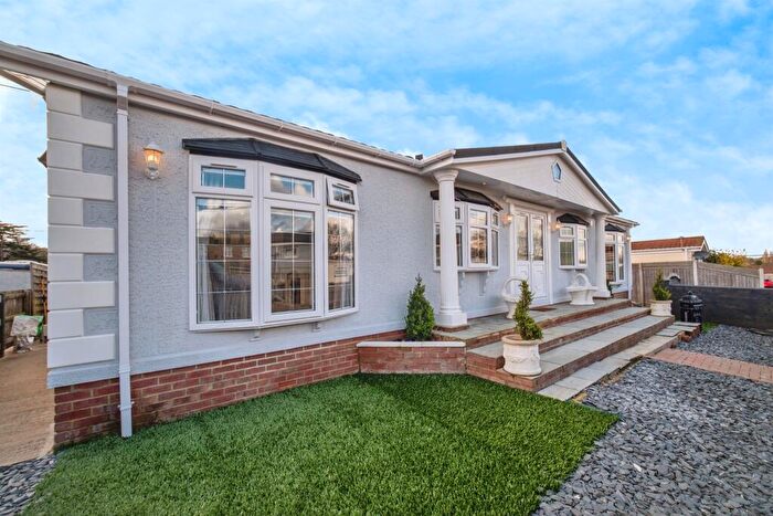 3 Bedroom Park Home For Sale In Attwood Close, Basingstoke, RG21