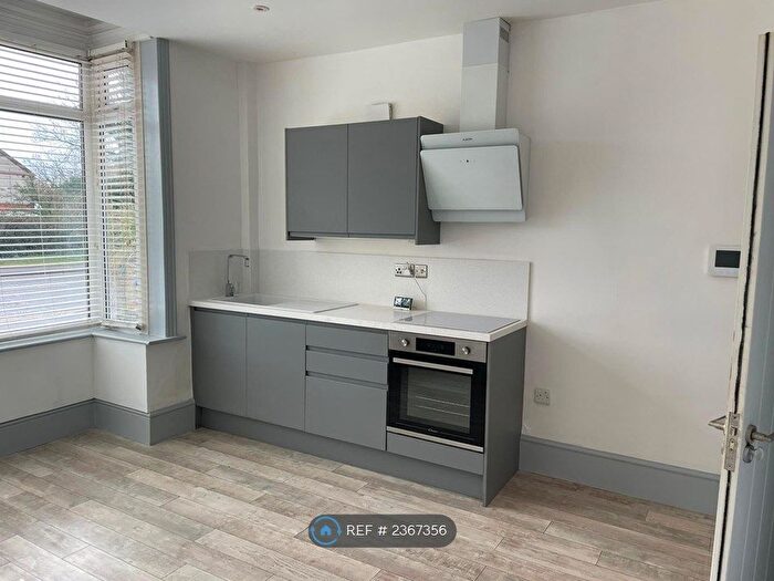 Studio To Rent In Radcliffe Road, West Bridgford, Nottingham, NG2