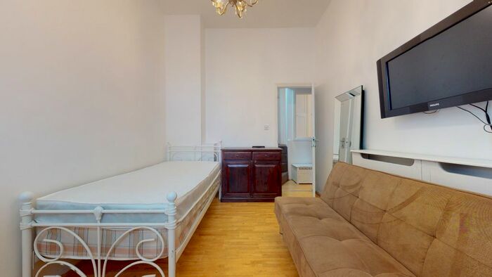 1 Bedroom Flat To Rent In Ashburn Place, London, SW5