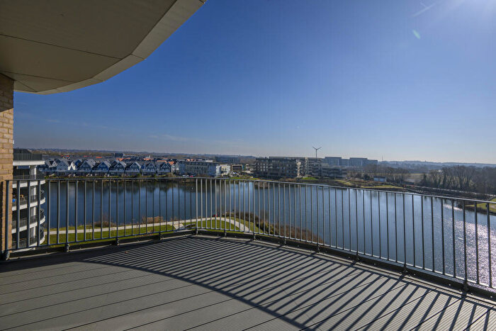 2 Bedroom Apartment For Sale In Green Park Village & Bankside Gardens, Flagstaff Road, Reading, RG2