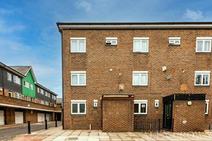 5 Bedroom Terraced House To Rent In Corporation Street, Holloway, N7