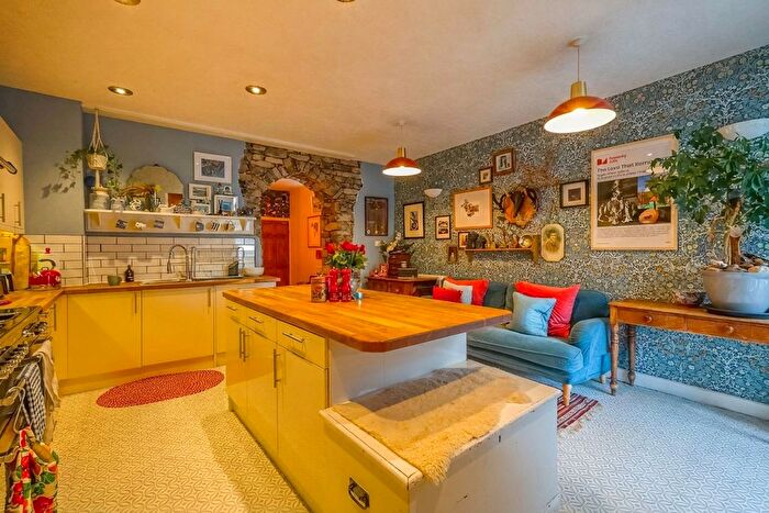 4 Bedroom End Terrace House For Sale In Parkside Road, Kendal, LA9