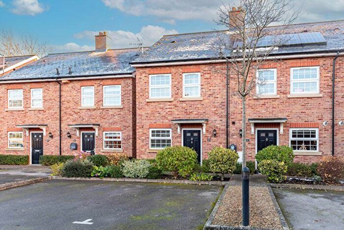 3 Bedroom End Of Terrace House For Sale In Jubilee Gardens, Tring, HP23
