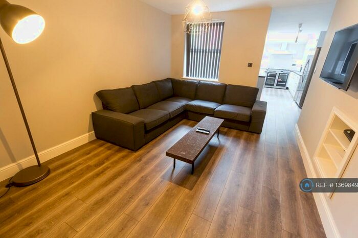 4 Bedroom Semi-Detached House To Rent In Hannan Road, Liverpool, L6