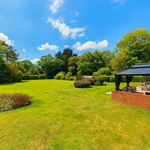 6 Bedroom Detached House For Sale In Chester High Road, Neston, Cheshire, CH64