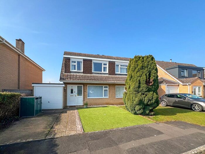 3 Bedroom Semi Detached House For Sale In Pine Close, Street, BA16