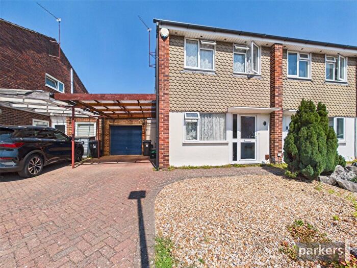 3 Bedroom Semi-Detached House For Sale In Chatsworth Avenue, Winnersh, Wokingham, Berkshire, RG41